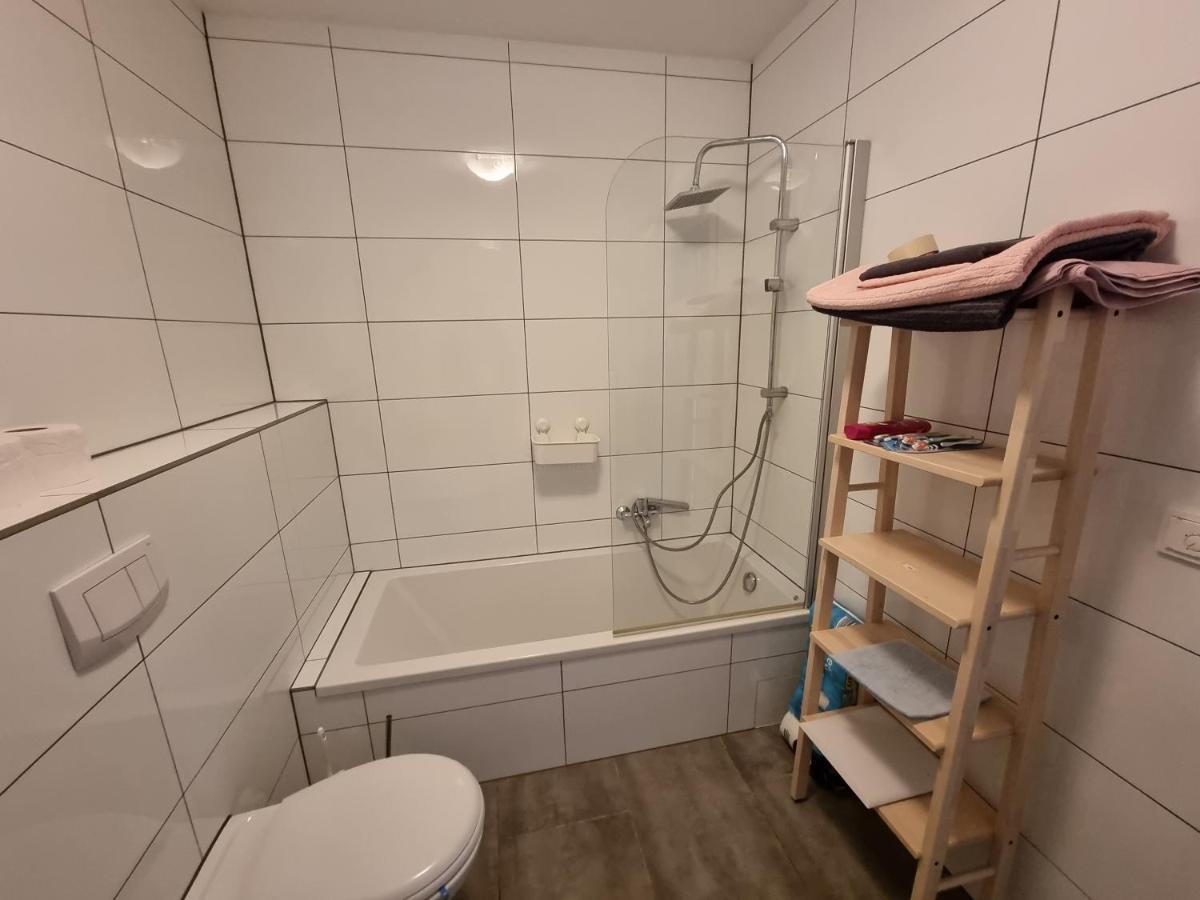 Landau, Schoene Helle Gemuetliche Wohnung ลันเดาอินแดร์ฟัลซ์ ภายนอก รูปภาพ